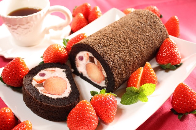 朝摘み完熟いちごの生チョコロール 